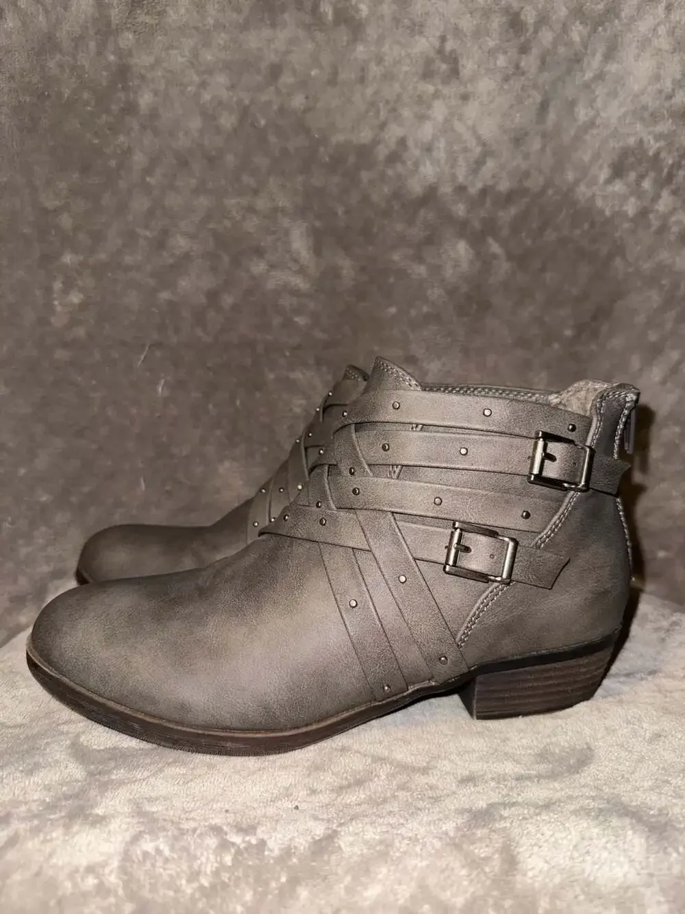 SO Women's Gray Studded Strappy Ankle Boots Size 8